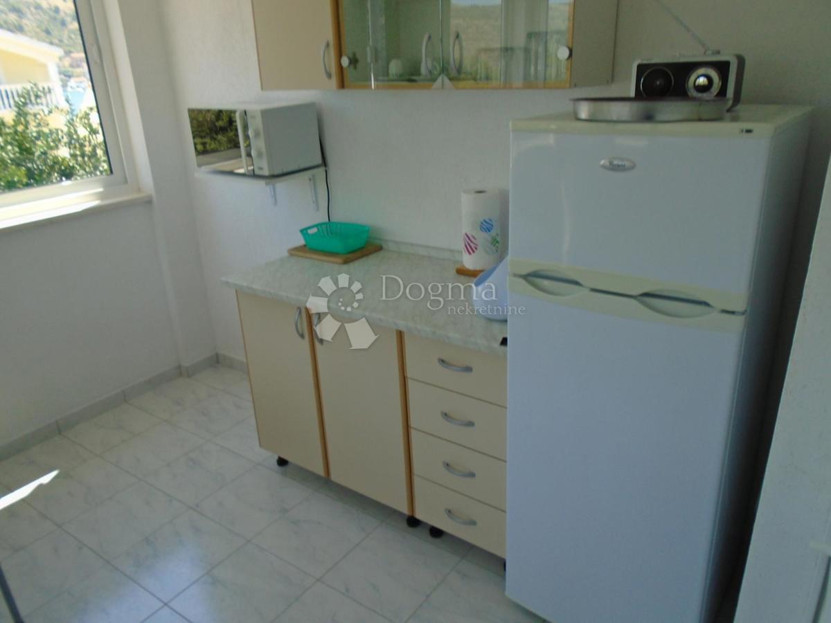 ROGOZNICA - CASA TERZA FILA DAL MARE CON VISTA