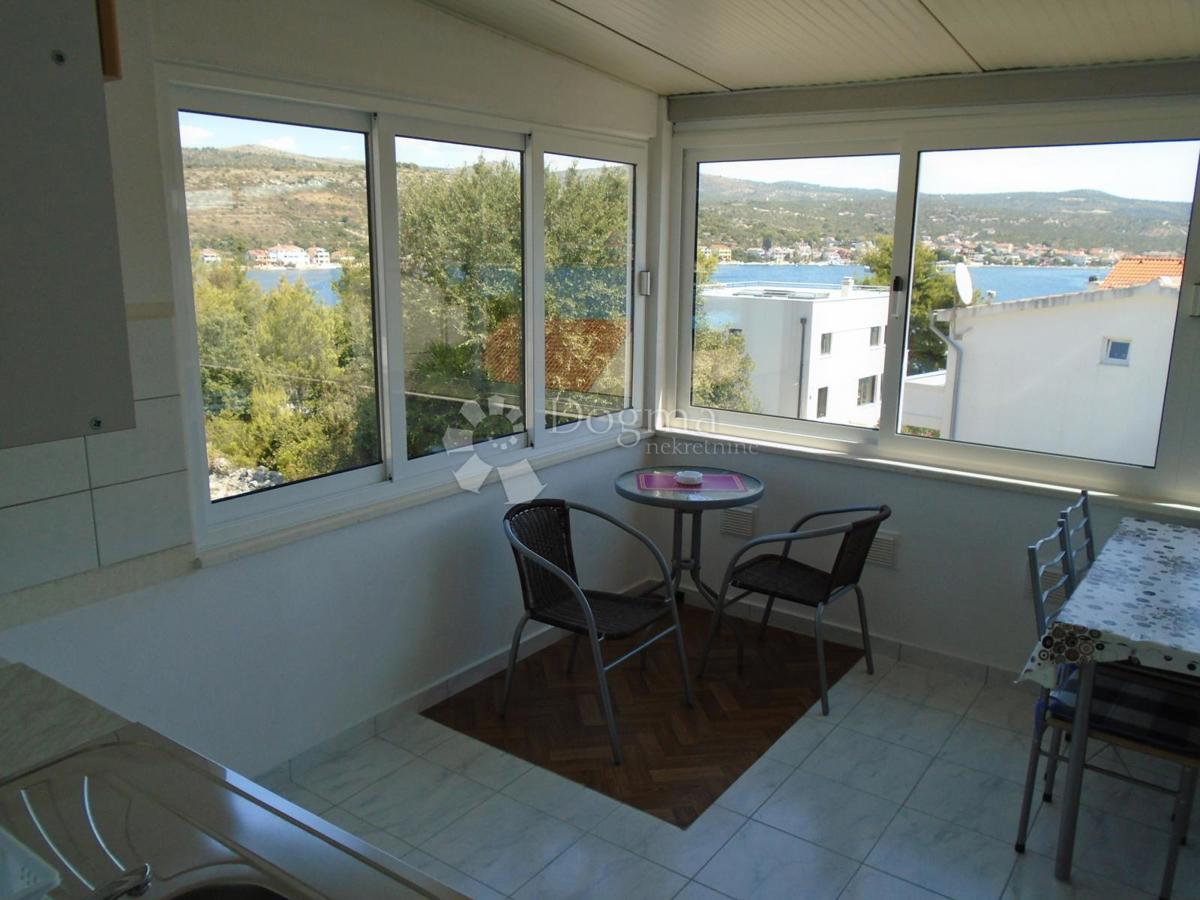 ROGOZNICA - CASA TERZA FILA DAL MARE CON VISTA