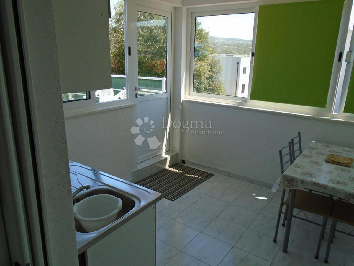 ROGOZNICA - CASA TERZA FILA DAL MARE CON VISTA