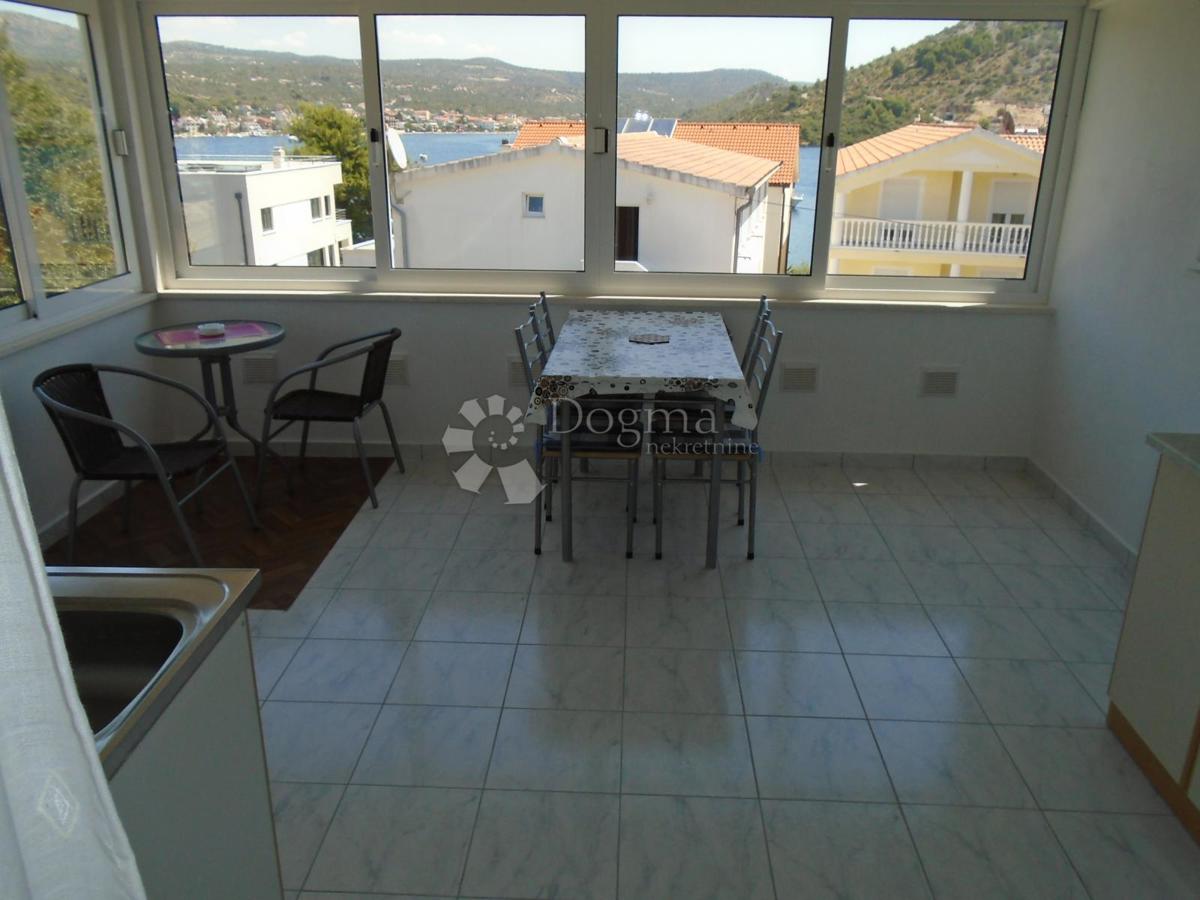 ROGOZNICA - CASA TERZA FILA DAL MARE CON VISTA