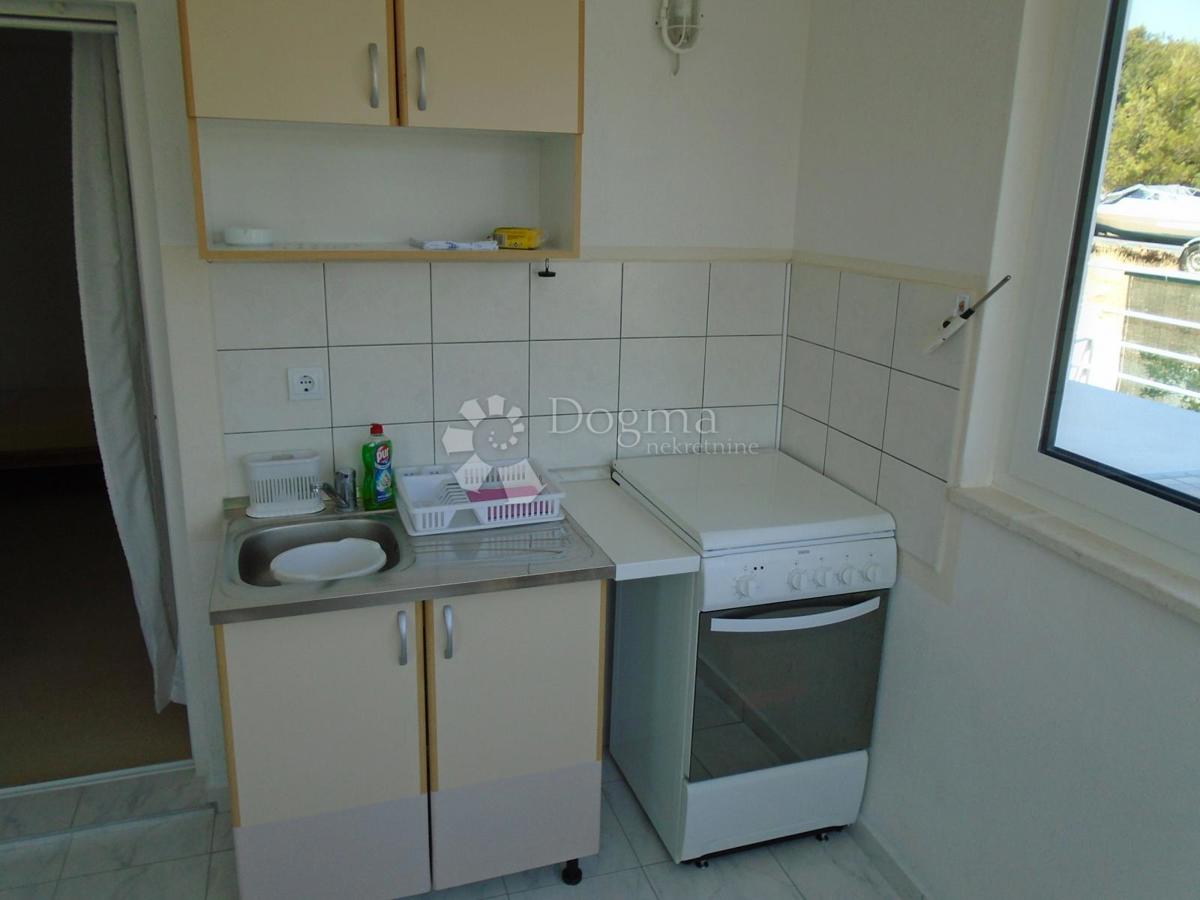 ROGOZNICA - CASA TERZA FILA DAL MARE CON VISTA