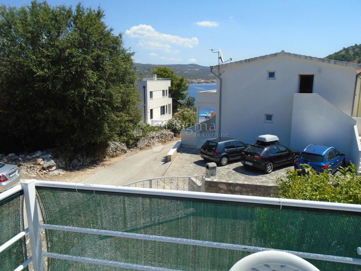 ROGOZNICA - CASA TERZA FILA DAL MARE CON VISTA