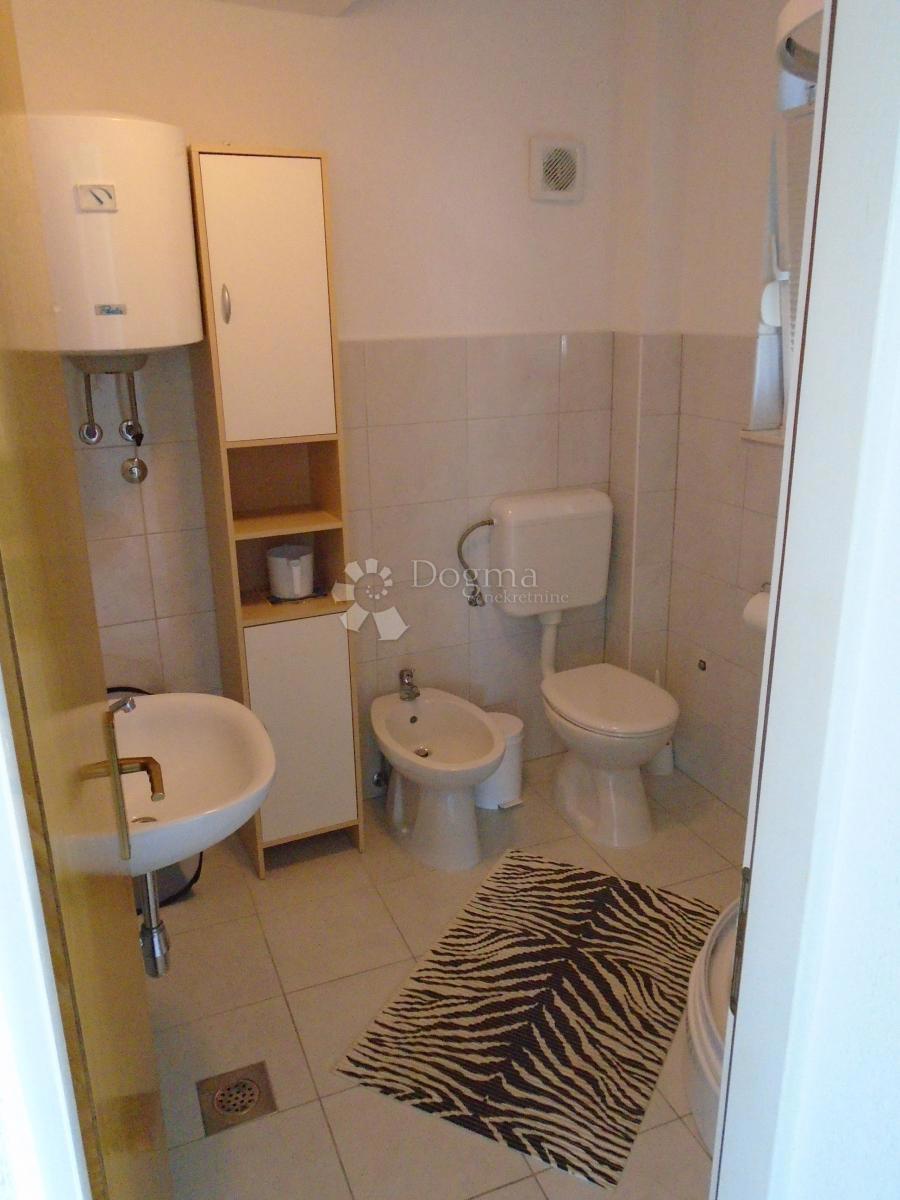 ROGOZNICA - CASA TERZA FILA DAL MARE CON VISTA