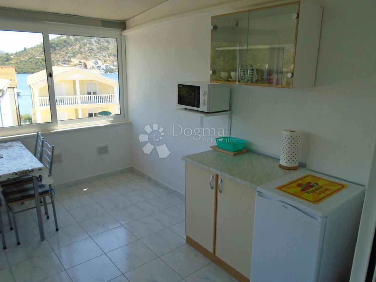 ROGOZNICA - CASA TERZA FILA DAL MARE CON VISTA