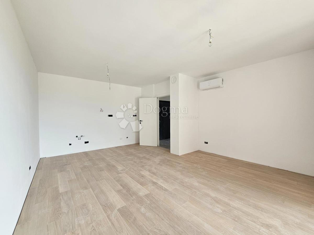 Umago, nuova costruzione,