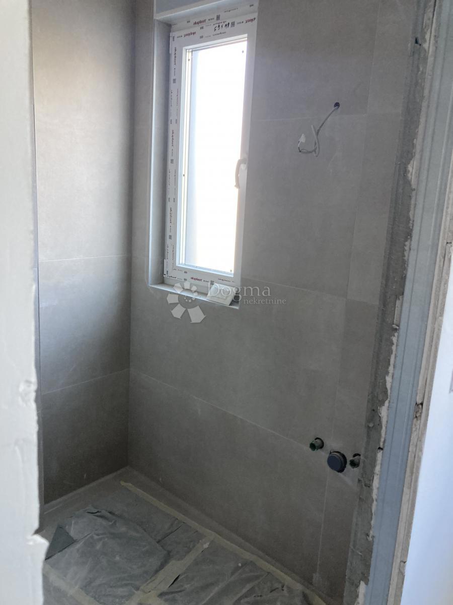 NUOVO EDIFICIO SEGET DONJI, APPARTAMENTO CON 3 CAMERE DA LETTO (BS-6) – A 200 m DAL MARE!