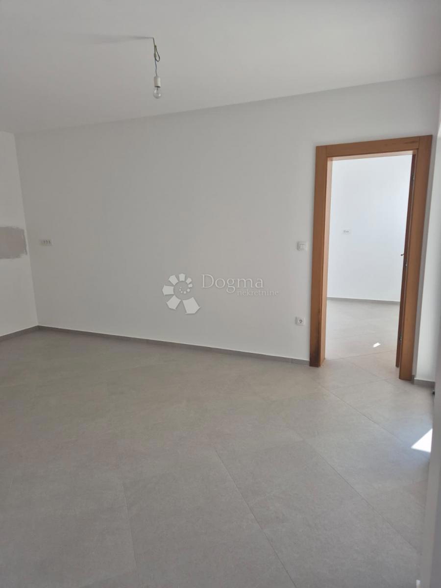 IN VENDITA – ELEGANTE APPARTAMENTO IN NUOVA COSTRUZIONE, PRIMOŠTEN