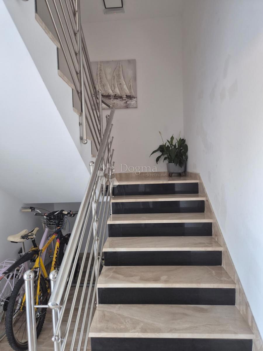 IN VENDITA – ELEGANTE APPARTAMENTO IN NUOVA COSTRUZIONE, PRIMOŠTEN