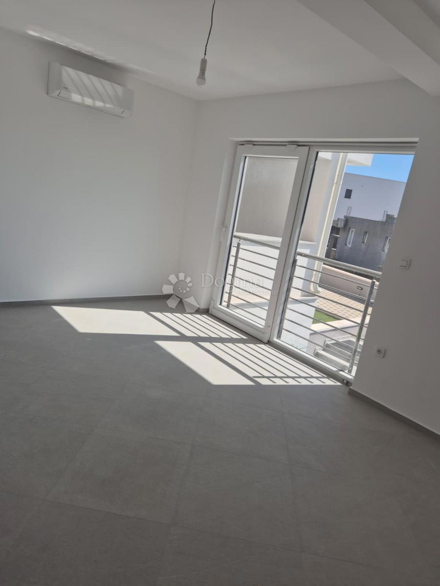 IN VENDITA – ELEGANTE APPARTAMENTO IN NUOVA COSTRUZIONE, PRIMOŠTEN