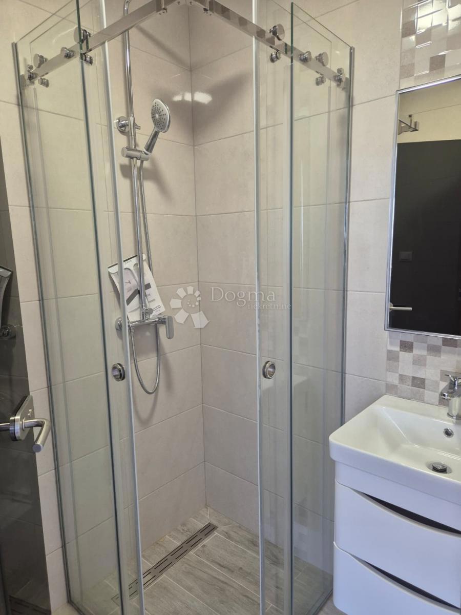 IN VENDITA – ELEGANTE APPARTAMENTO IN NUOVA COSTRUZIONE, PRIMOŠTEN