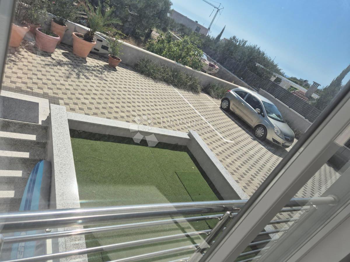 IN VENDITA – ELEGANTE APPARTAMENTO IN NUOVA COSTRUZIONE, PRIMOŠTEN