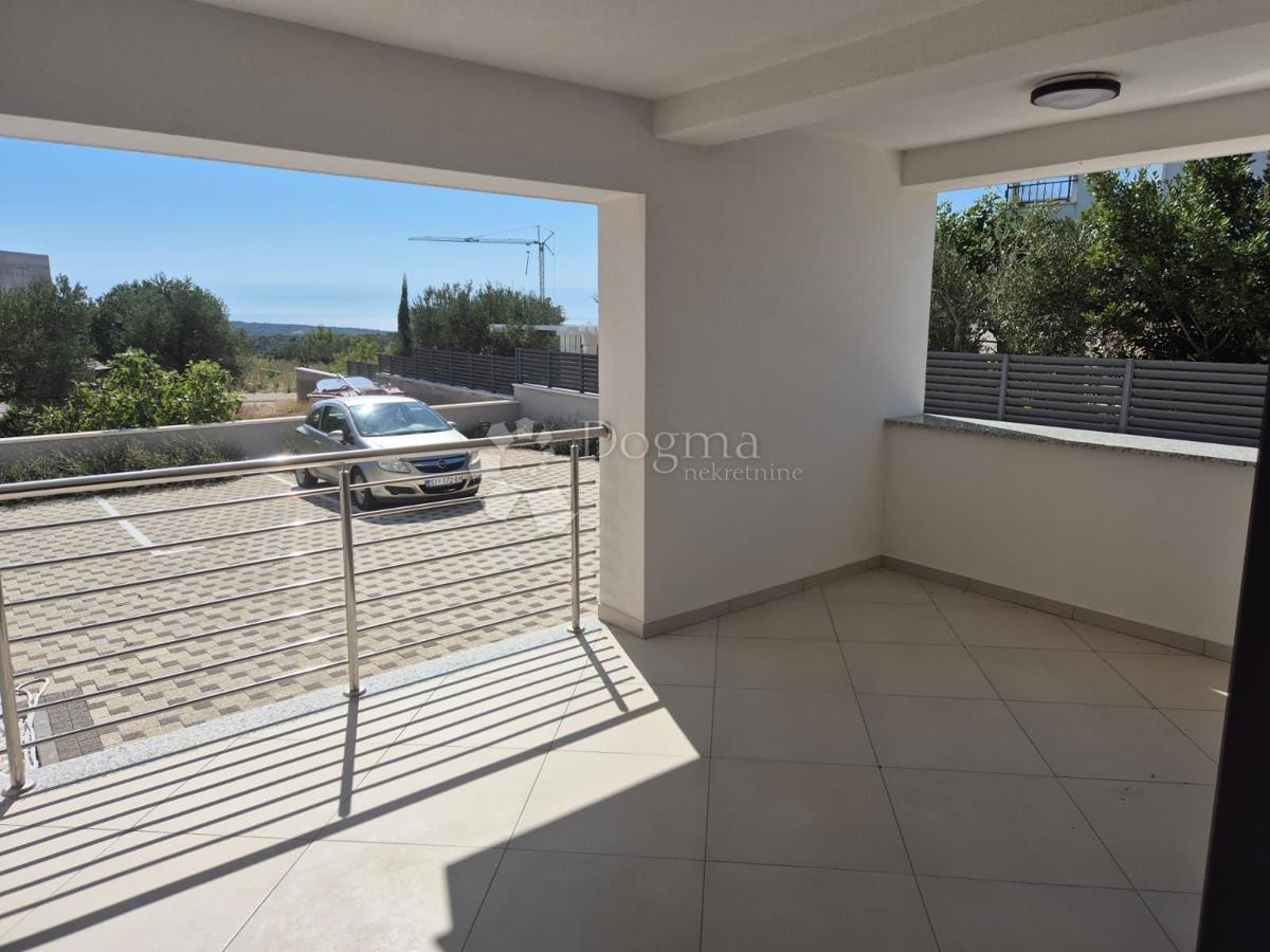 IN VENDITA – ELEGANTE APPARTAMENTO IN NUOVA COSTRUZIONE, PRIMOŠTEN