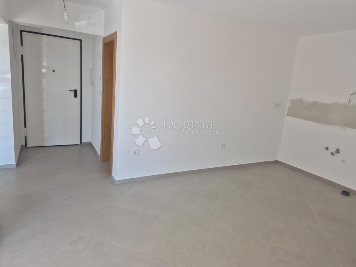 IN VENDITA – ELEGANTE APPARTAMENTO IN NUOVA COSTRUZIONE, PRIMOŠTEN