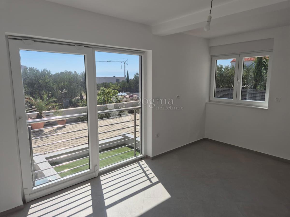 IN VENDITA – ELEGANTE APPARTAMENTO IN NUOVA COSTRUZIONE, PRIMOŠTEN