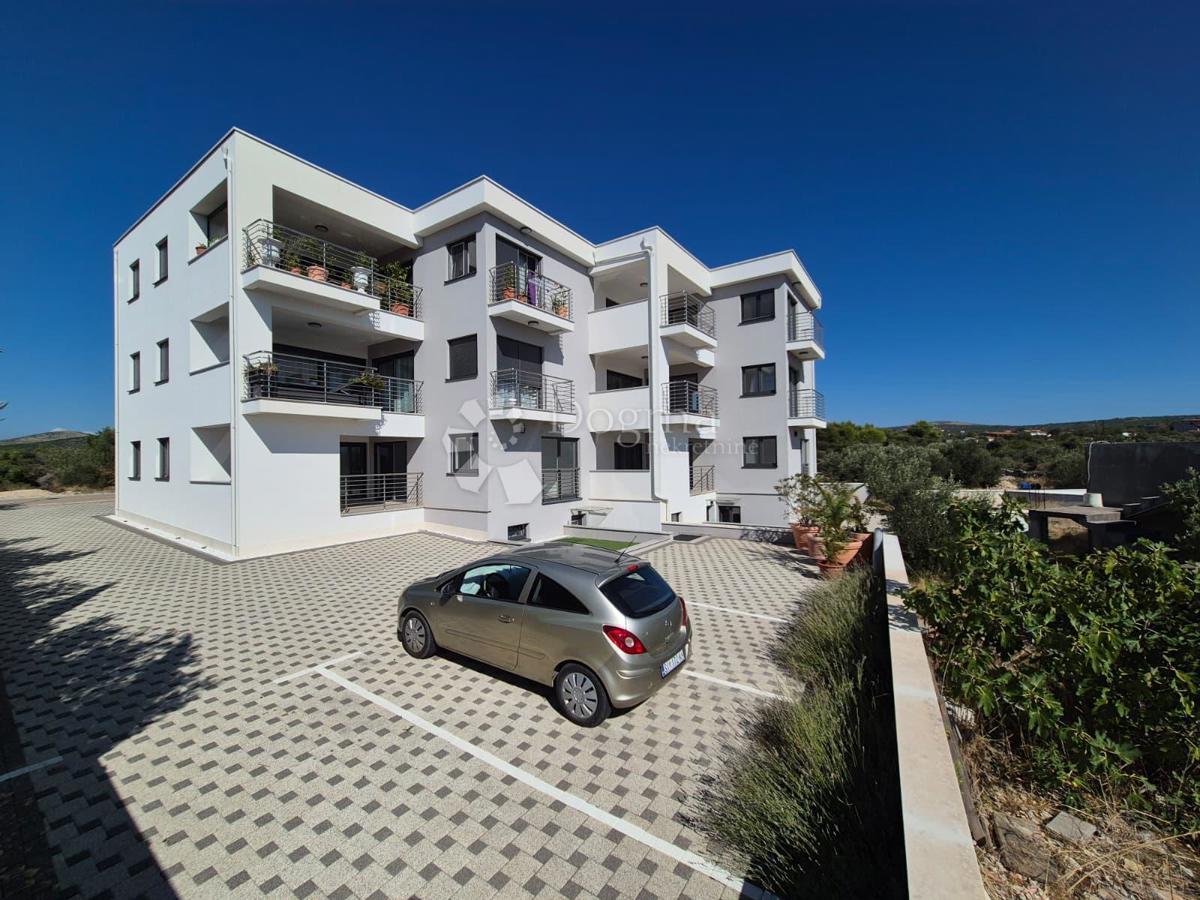 IN VENDITA – ELEGANTE APPARTAMENTO IN NUOVA COSTRUZIONE, PRIMOŠTEN