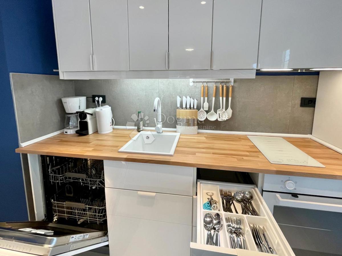 Allogio Maslenica, Jasenice, 107m2