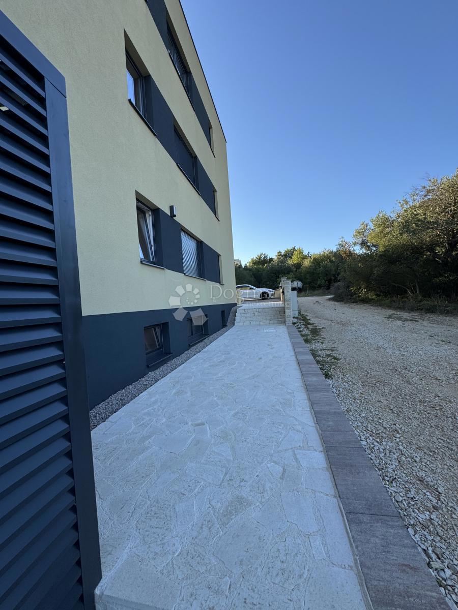 Allogio Maslenica, Jasenice, 107m2