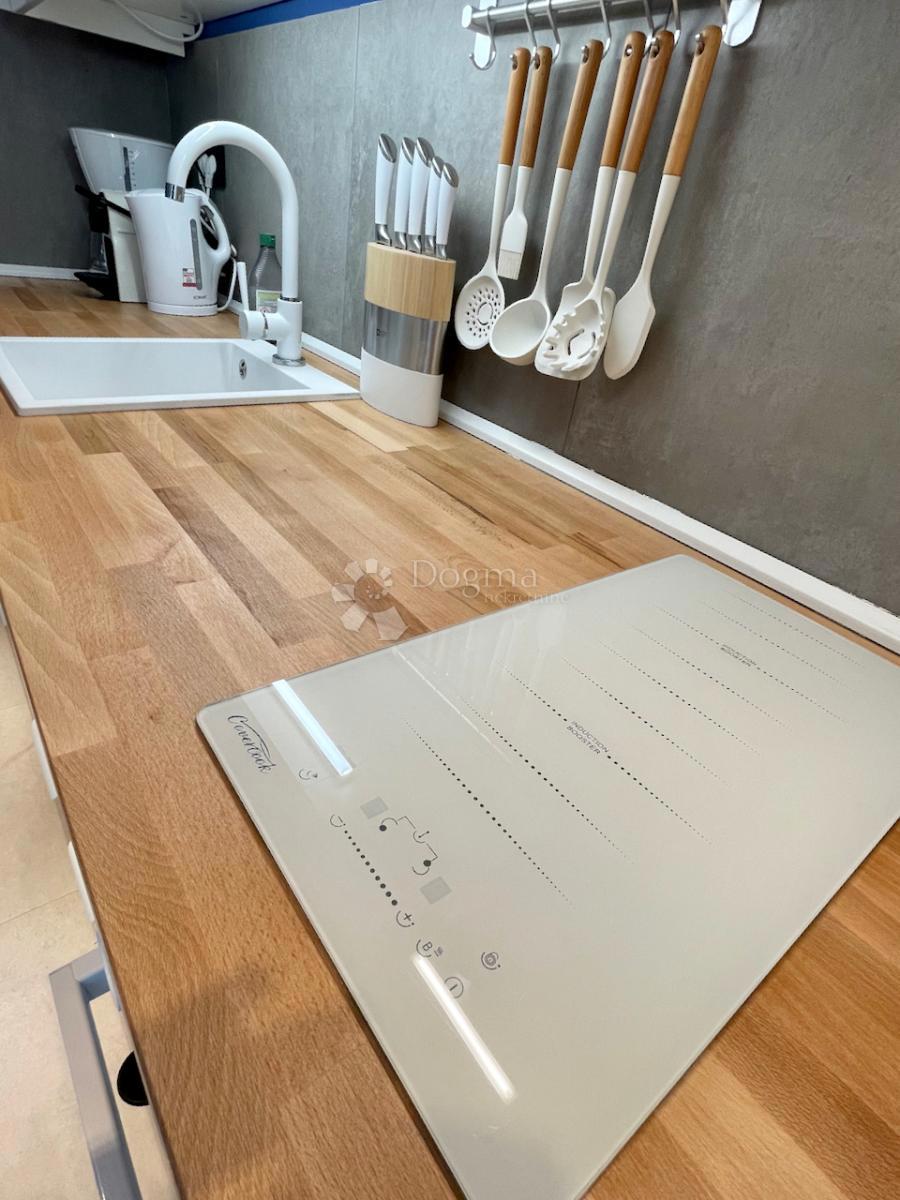 Allogio Maslenica, Jasenice, 107m2