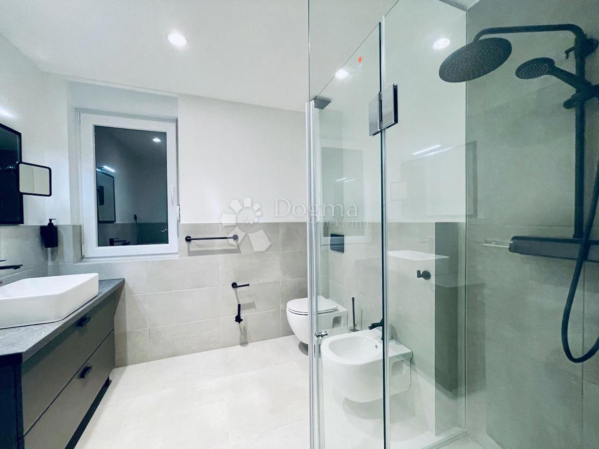 Allogio Maslenica, Jasenice, 107m2