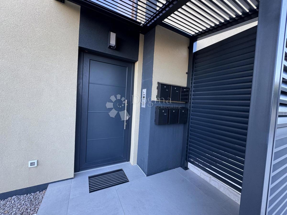 Allogio Maslenica, Jasenice, 107m2