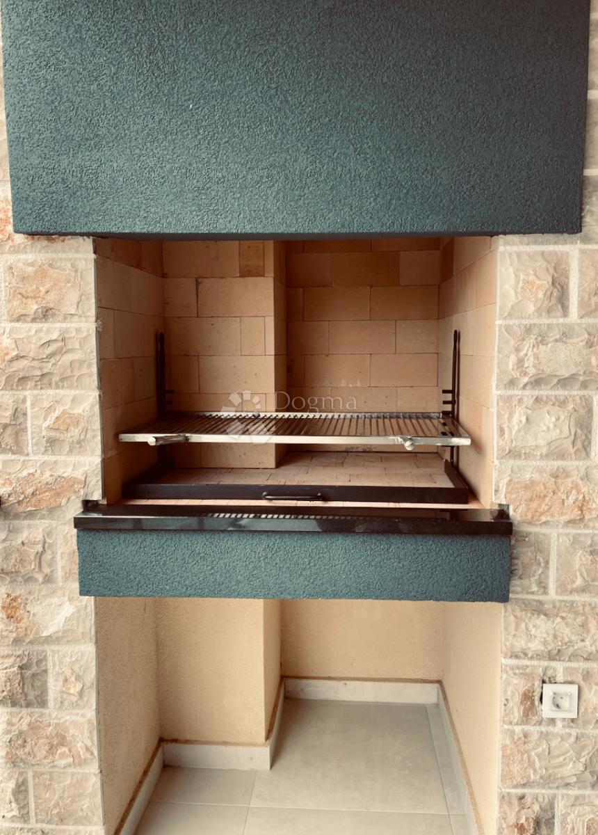 Allogio Maslenica, Jasenice, 107m2