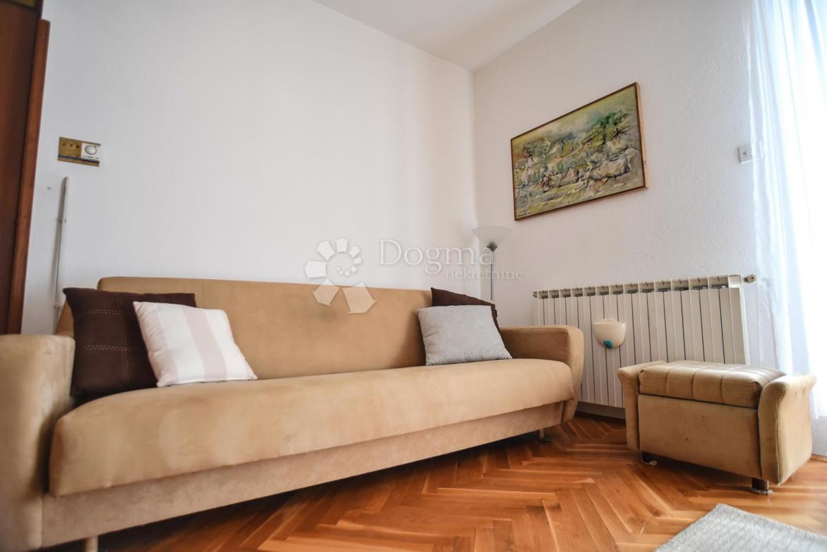 Elegante casa di famiglia con cortile e garage