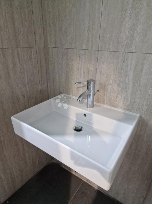 Locale commerciale Trešnjevka, Trešnjevka - Sjever, 555m2