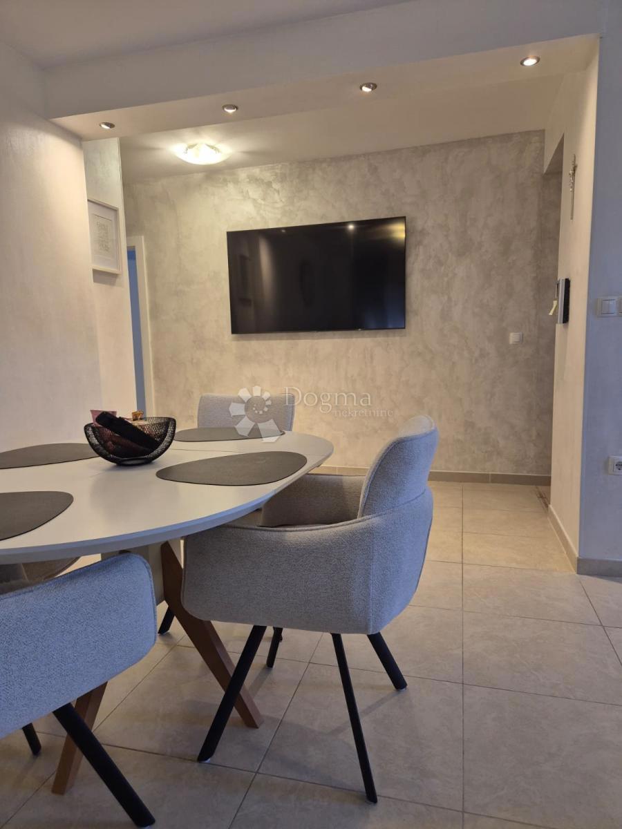 Appartamento con due camere a pochi passi dal mare – Okrug Gornji