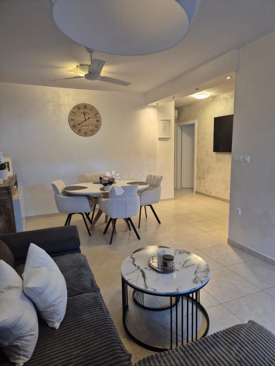 Appartamento con due camere a pochi passi dal mare – Okrug Gornji