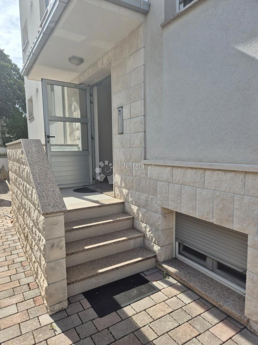 Appartamento con due camere a pochi passi dal mare – Okrug Gornji