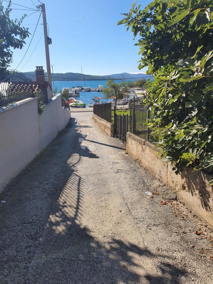 Appartamento con due camere a pochi passi dal mare – Okrug Gornji