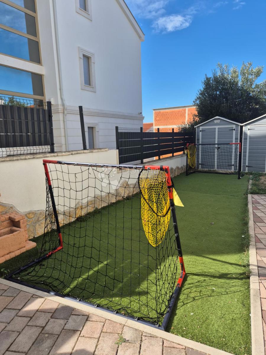 Appartamento con due camere a pochi passi dal mare – Okrug Gornji