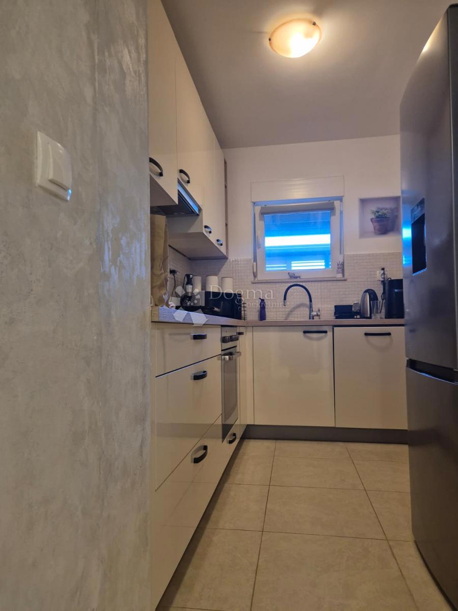 Appartamento con due camere a pochi passi dal mare – Okrug Gornji