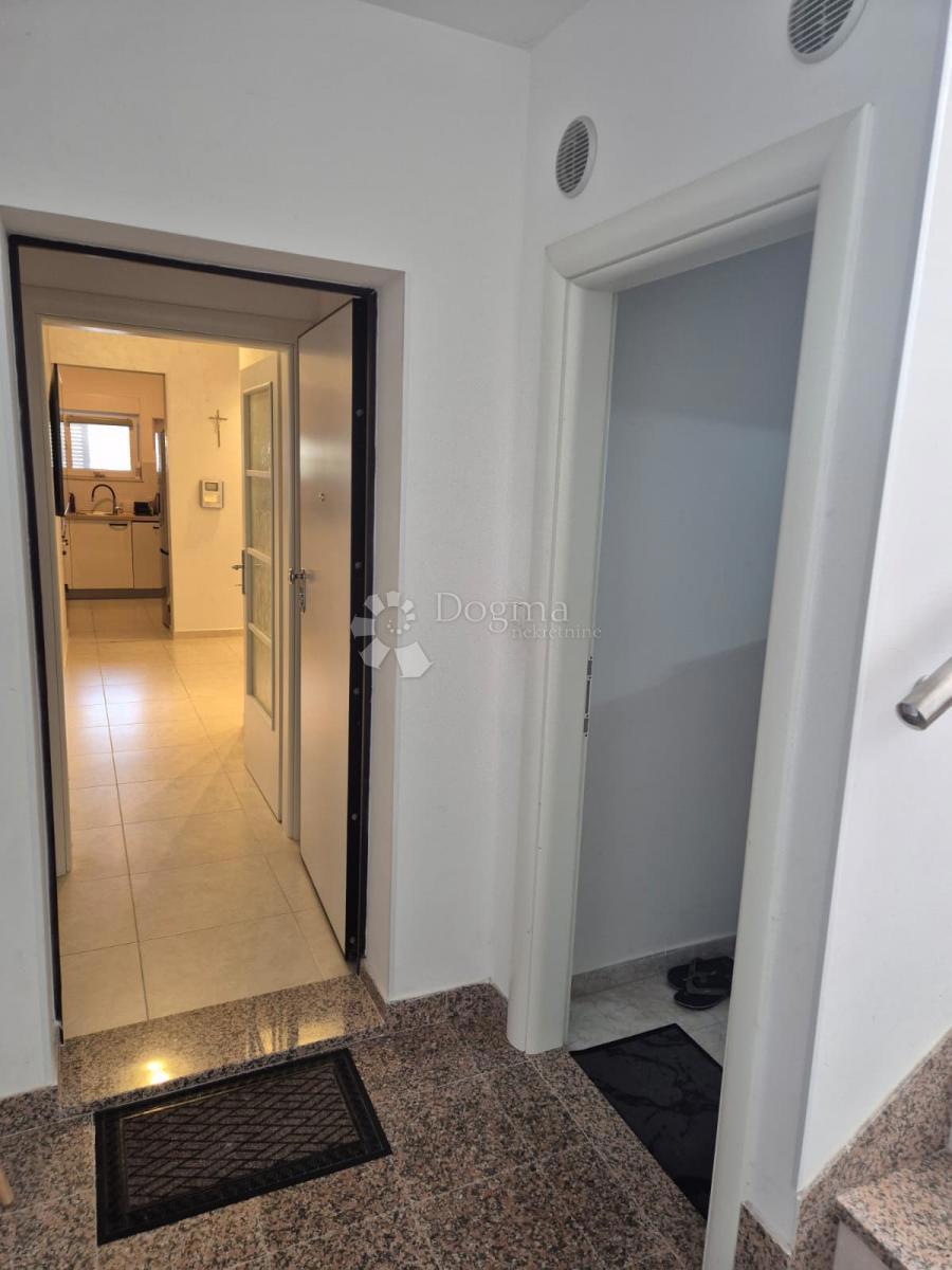 Appartamento con due camere a pochi passi dal mare – Okrug Gornji