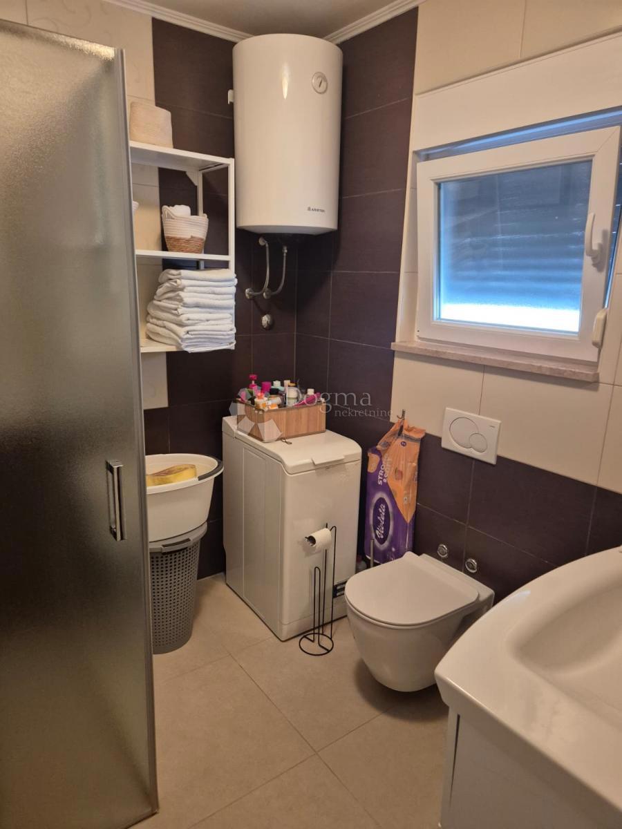 Appartamento con due camere a pochi passi dal mare – Okrug Gornji