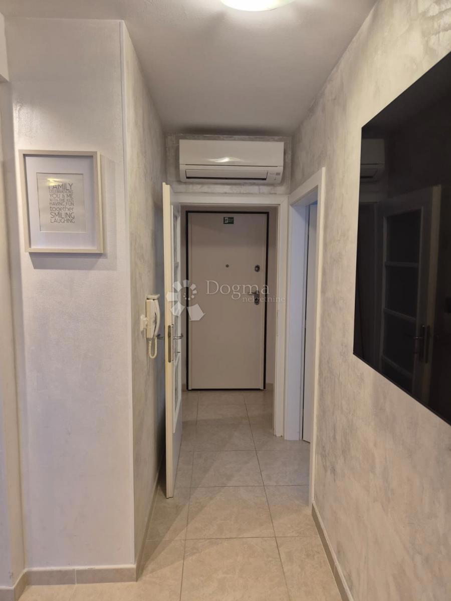 Appartamento con due camere a pochi passi dal mare – Okrug Gornji