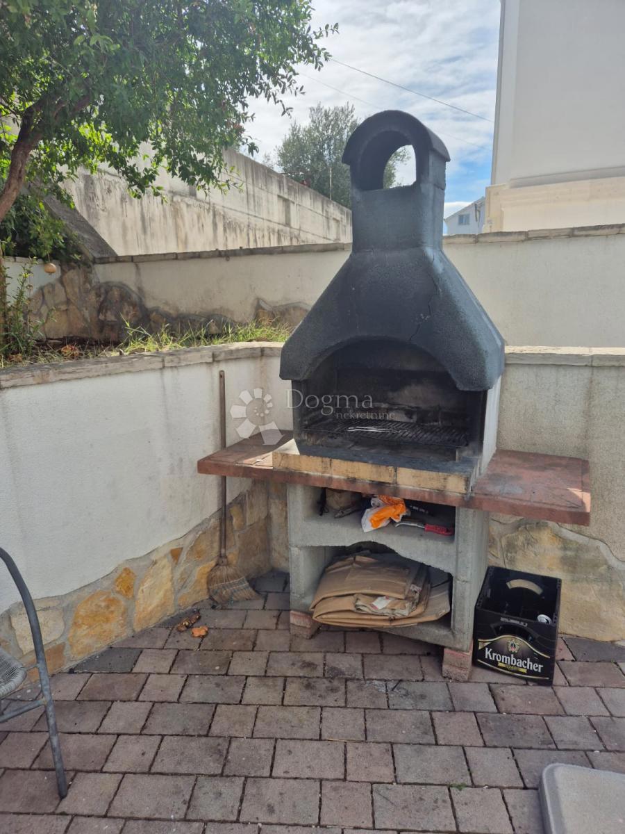 Appartamento con due camere a pochi passi dal mare – Okrug Gornji