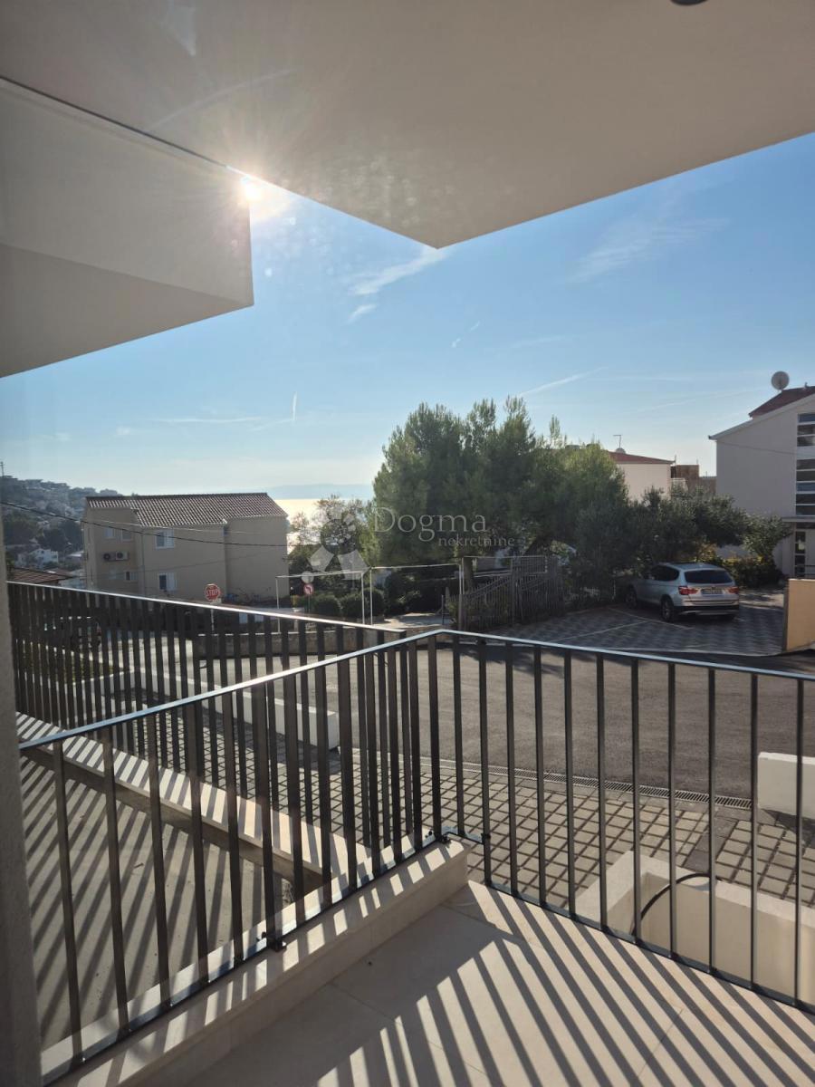 NUOVA COSTRUZIONE  – APPARTAMENTO MODERNO CON TERRAZZE, A MENO DI 150 m DALLA SPIAGGIA – OKRUG GORNJI