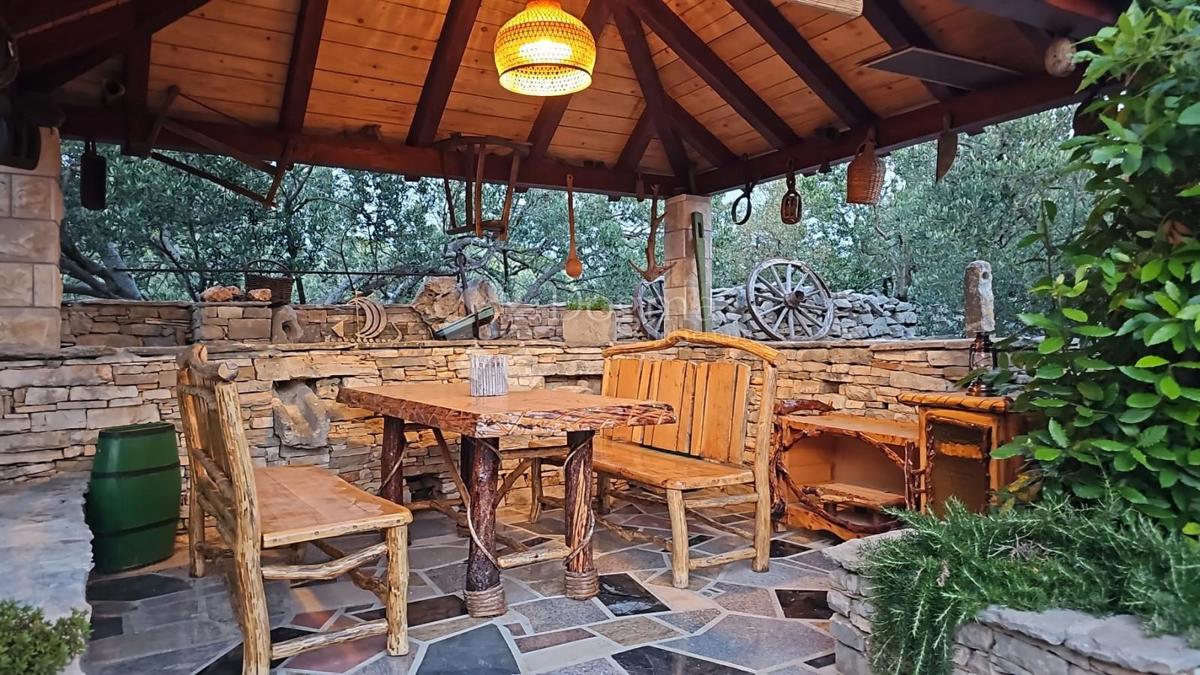 Oasi di pietra a Solta