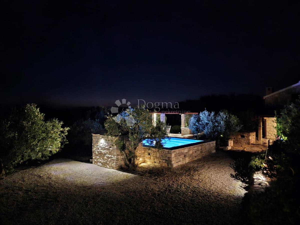 Oasi di pietra a Solta