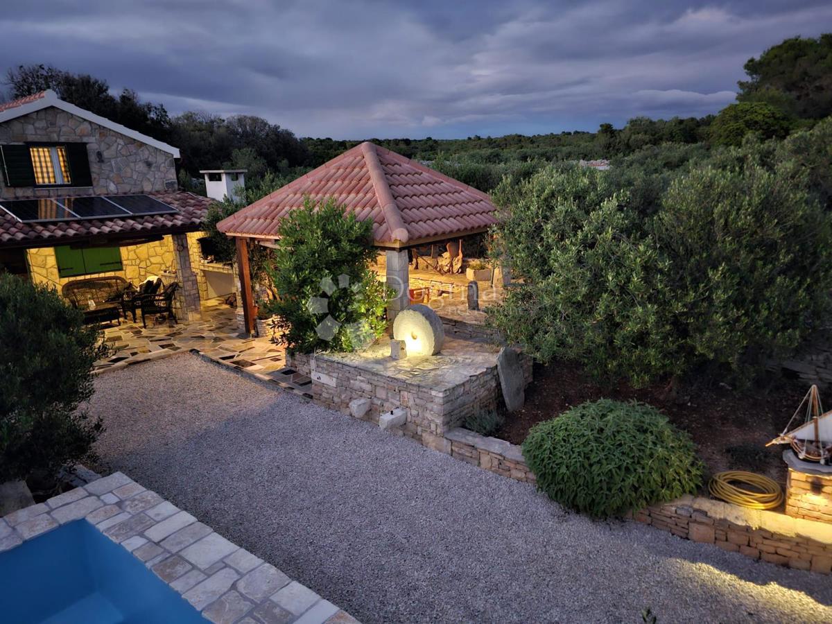 Oasi di pietra a Solta