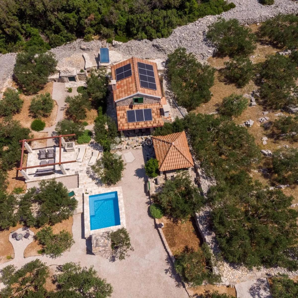 Oasi di pietra a Solta