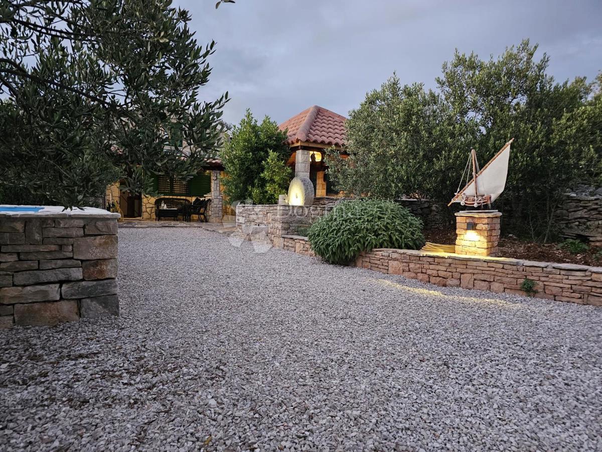 Oasi di pietra a Solta