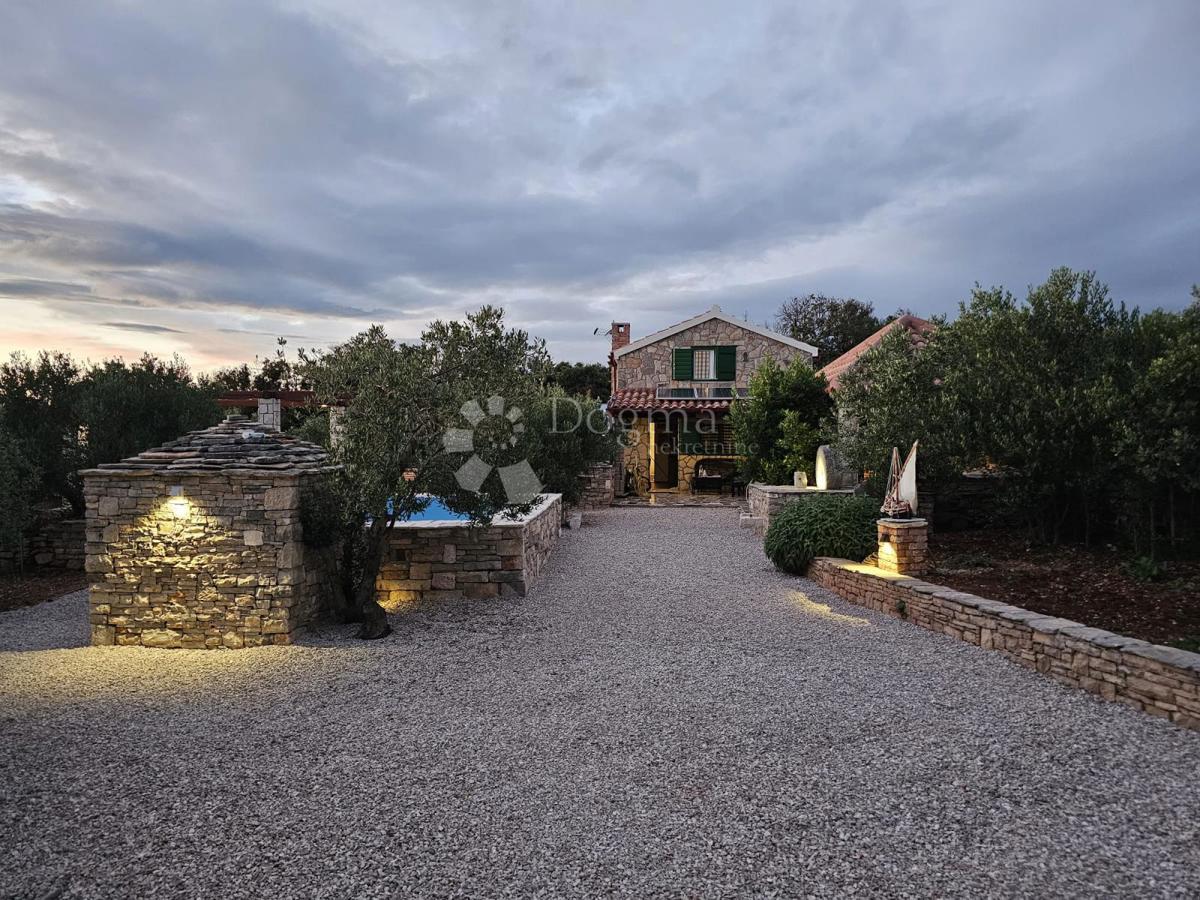 Oasi di pietra a Solta