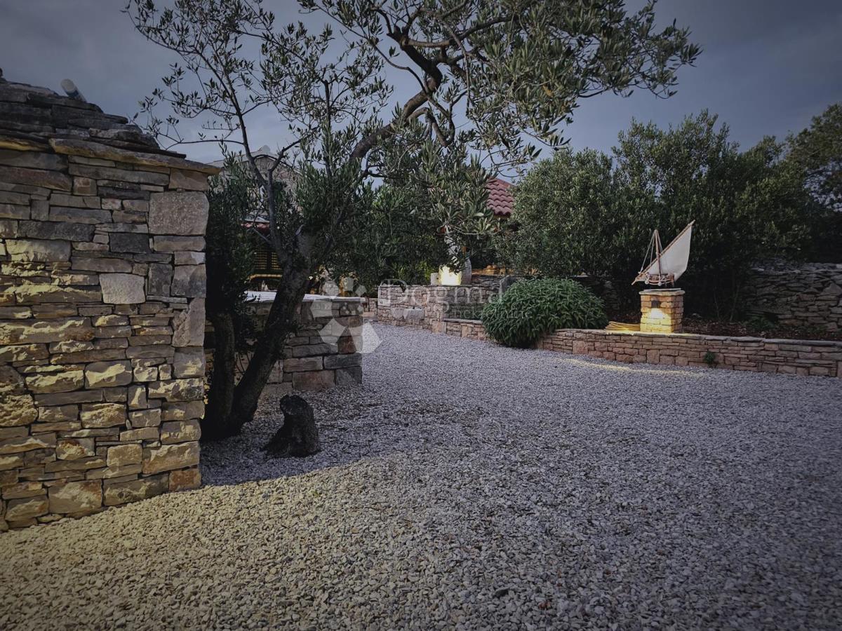 Oasi di pietra a Solta