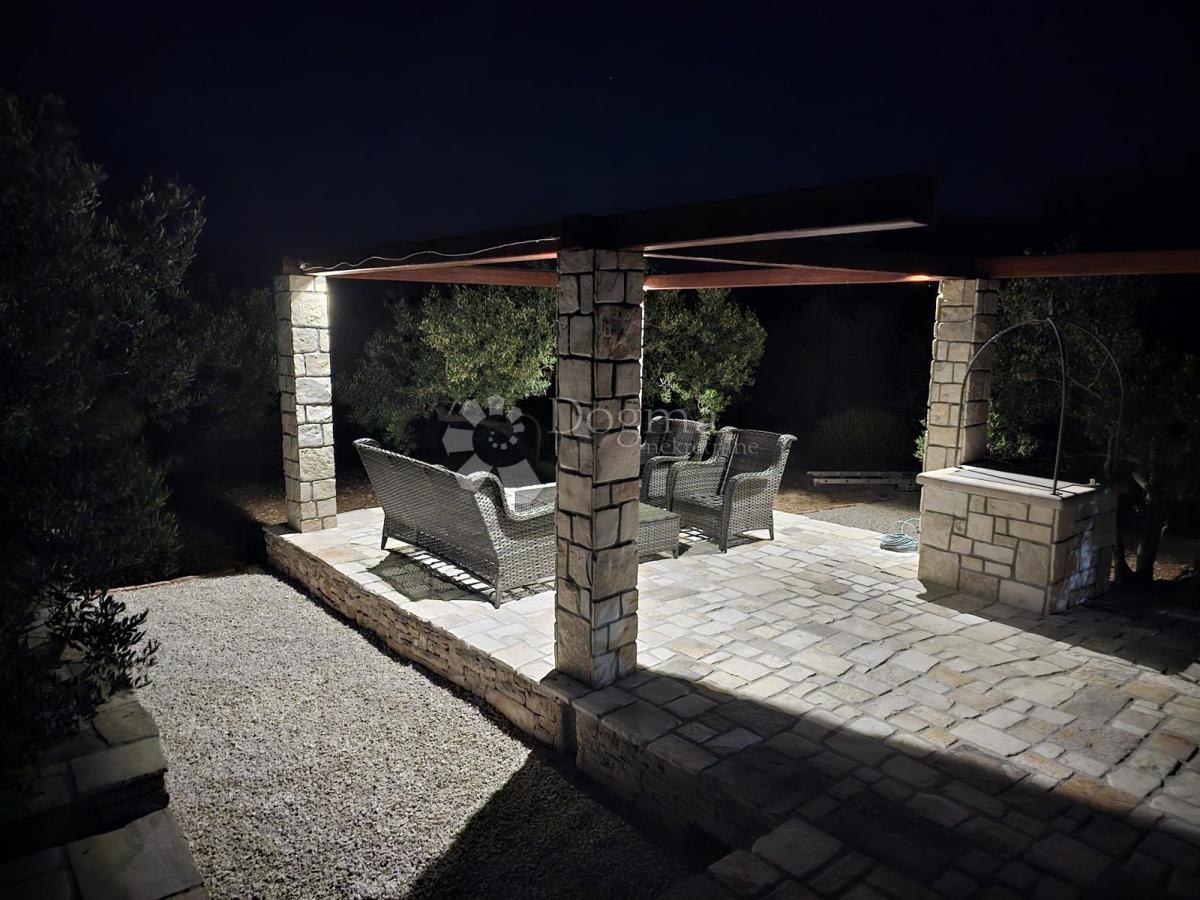 Oasi di pietra a Solta