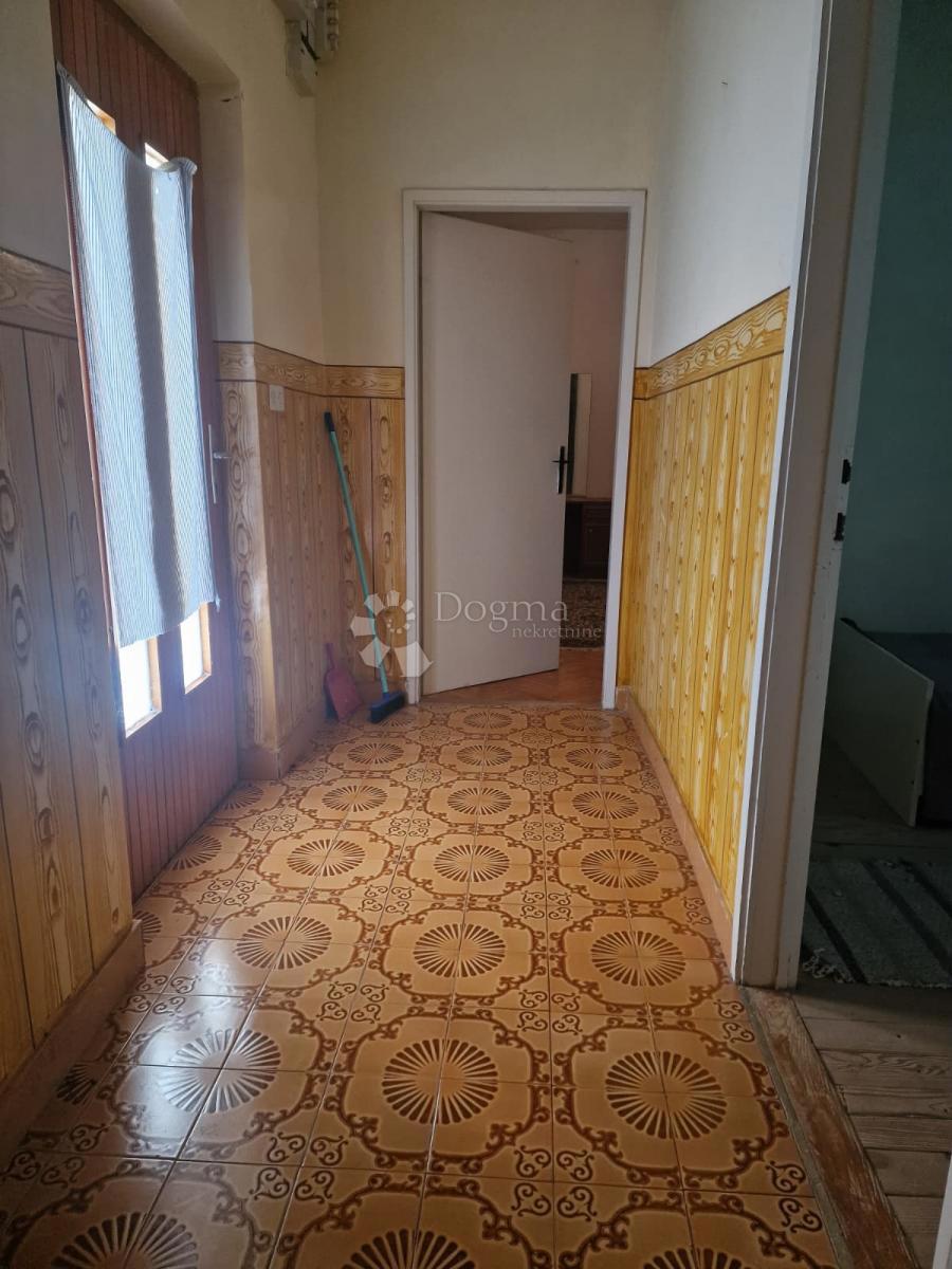 Posedarje – casa con vista mare e grande potenziale