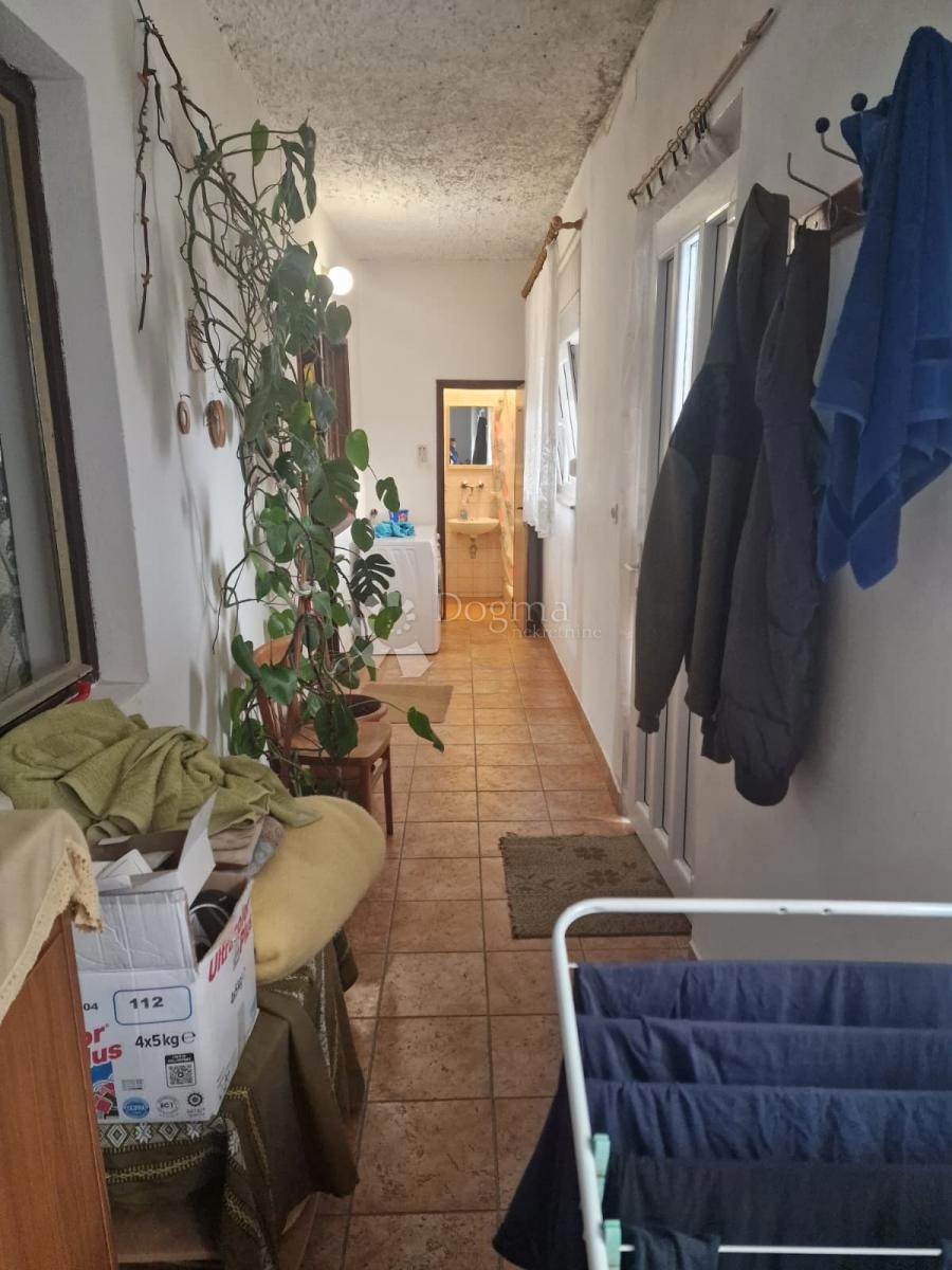 Posedarje – casa con vista mare e grande potenziale