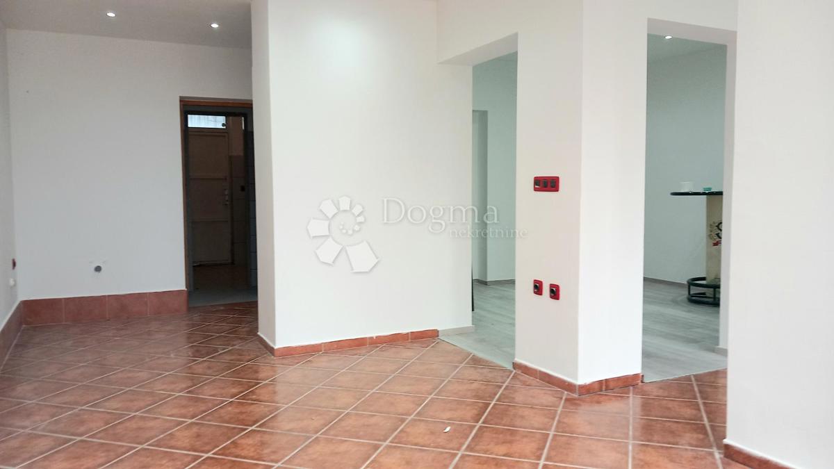 Locale commerciale Križ, 55m2