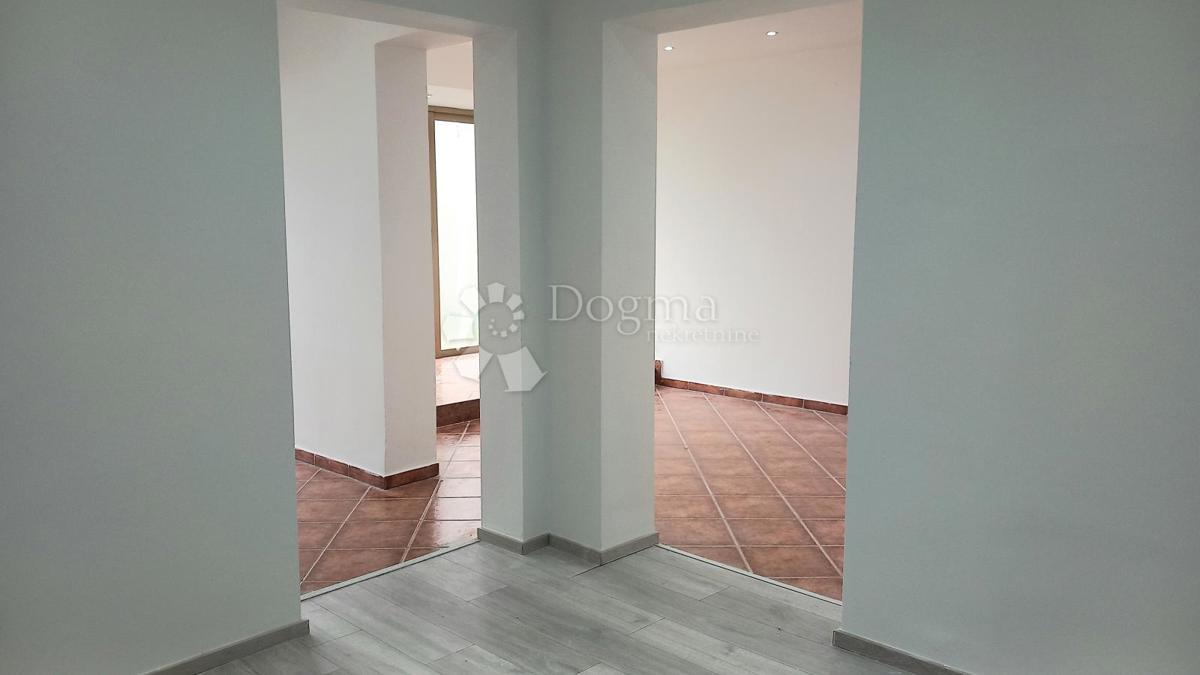 Locale commerciale Križ, 55m2